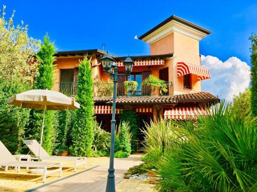 Rivoltella Bed & Breakfast | Paradise at B&B Desenzano: Oceanfront Oasis Awaits