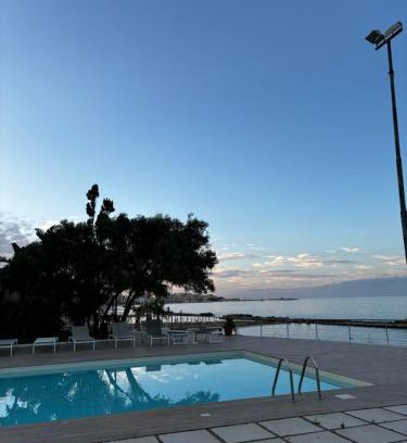 Crotone Bed & Breakfast | Pet-Friendly B&B Do'mmilio: Oceanfront Retreat with Pool