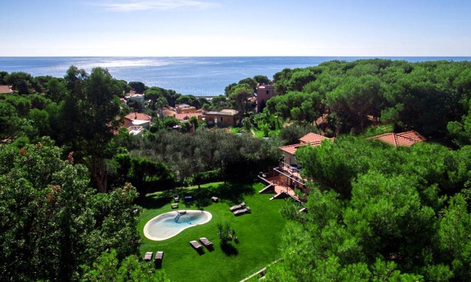 Marina di Andora Bed & Breakfast | Experience Comfort at B&B Dodici Lune with Ocean Views