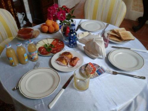 Arena Bed & Breakfast | Cozy B&B Domenico Cesarelli: Family-Friendly with Breakfast