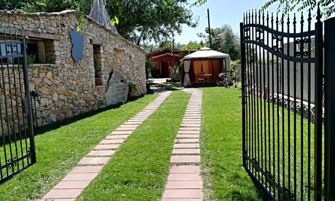 Tottubella Bed & Breakfast | Inviting B&B Domo De Pedra: Pet-Friendly and Breakfast Included