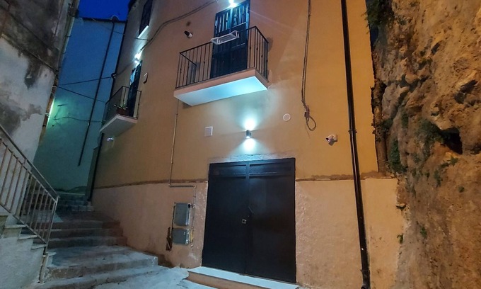 Rossano Bed & Breakfast | Budget-Friendly Stay at B&B Domus San Pietro with Breakfast