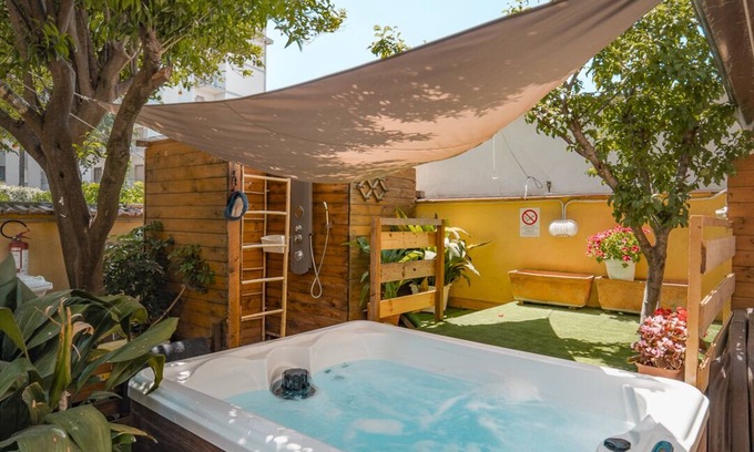 Torre Annunziata Bed & Breakfast | Ideal B&B Domus Vesuvia: Spa Retreat with Breakfast Included