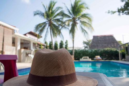 Playa Coronado Bed & Breakfast | Inviting B&B El Litoral: Oceanfront Oasis with Pool