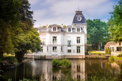 Terwolde Bed & Breakfast | Serene B&B at SPA Landgoed Matanze with Hot Tub & Dining