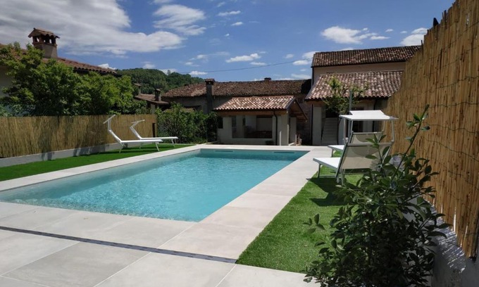 Miane Bed & Breakfast | Cozy B&B Ernestina with Oceanfront Pool & 9/10 Guest Rating