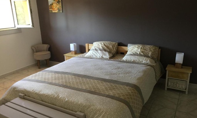 Saint-Quentin-la-Poterie Bed & Breakfast | Relaxing B&B et Gite d'ayran with Oceanfront Views