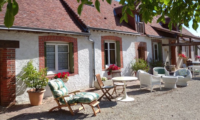 Lanneray House | B & B - Farm "La Rouzannerie", in the countryside, for two or with family