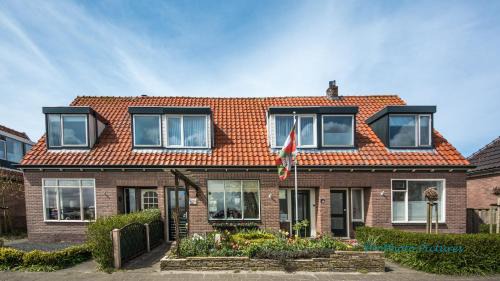 Julianadorp Bed & Breakfast | Guest Rated 10/10: B&B 'Four Seasons' with Ocean Views