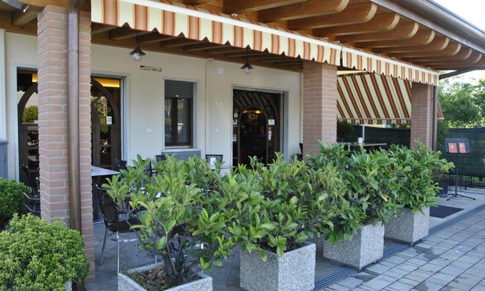 Ca' di David Bed & Breakfast | Budget-Friendly B&B Francesca with Family Dining Options