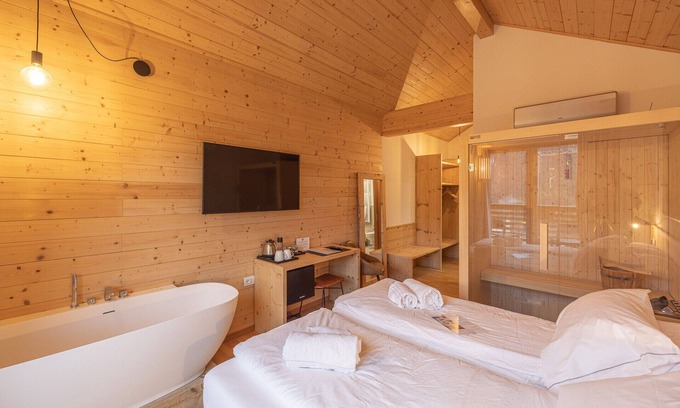 Pieve di Cadore Bed & Breakfast | Experience Serenity at B&B GIALLO - Lampone Wellness Room