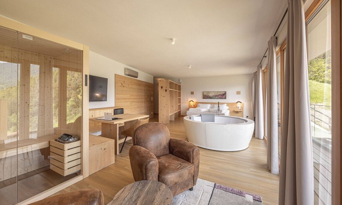 Pieve di Cadore Bed & Breakfast | Unwind at B&B GIALLO's Nigritella Wellness Suite