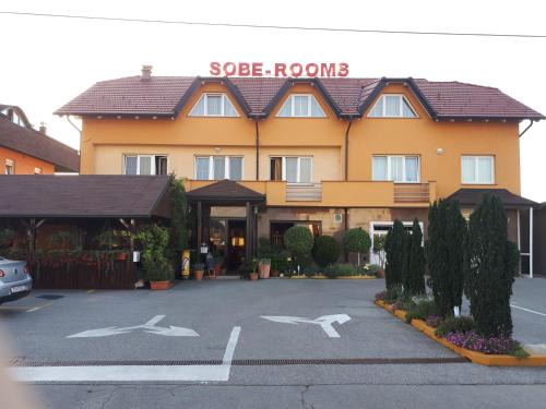 Kraljevec Sesvetski Bed & Breakfast | Inviting B&B Gurman: Family-Friendly with Breakfast & Dining