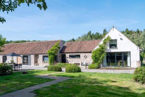 Beernem Bed & Breakfast | Discover B&B Het Soetewater: Oceanfront Retreat with Spa