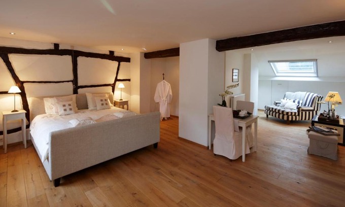Fouron-le-Comte Bed & Breakfast | Elegant Stay at B&B Hof van Vervoering - 4-Star Retreat