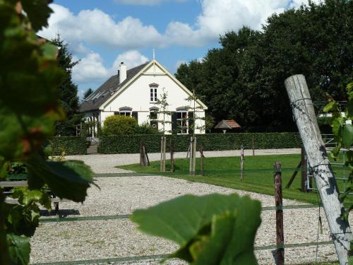 Spankeren Bed & Breakfast | Cozy B&B Hofstede De Groote Laar with Free Breakfast