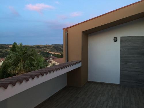 Olivadi Bed & Breakfast | Bright B&B Hollywood: Family-Friendly with High Ratings