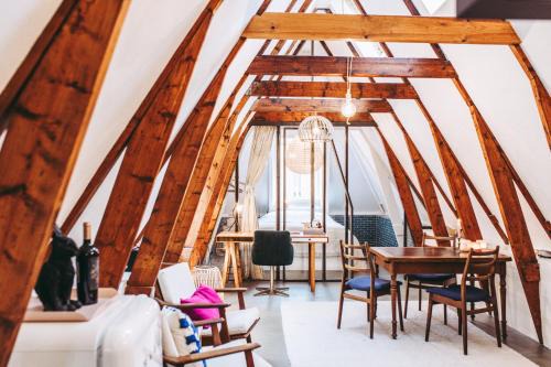 Binnenstad-Zuid Bed & Breakfast | Impeccable B&B Holm: Family-Friendly with Top Ratings