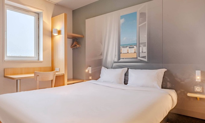 Calais Hotel | Budget-Friendly B&B HOTEL Calais Centre Saint-Pierre with Breakfast