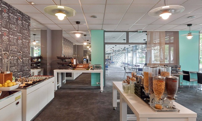 Cergy Hotel | Comfortable B&B HOTEL Cergy Port with Spa & Breakfast