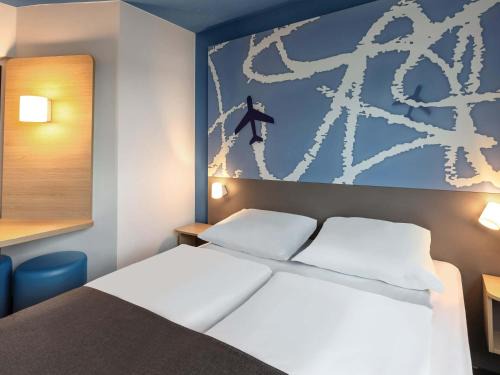 Lautzenhausen Hotel | Convenient B&B HOTEL Frankfurt-Hahn Airport with Breakfast