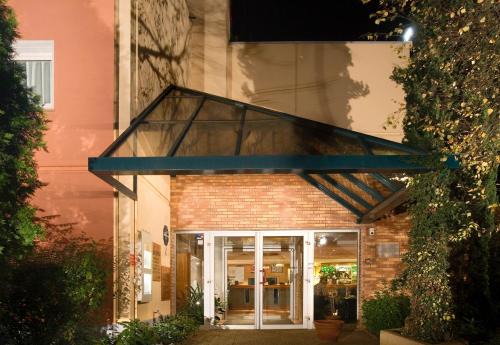 Gieres Hotel | Pet-Friendly ibis Grenoble Université with Restaurant & Breakfast