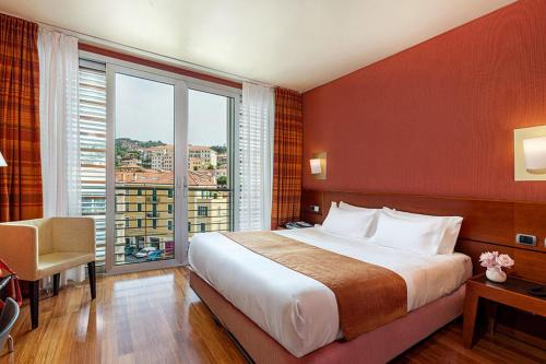 Imperia Hotel | Relax at Hotel Rossini Al Teatro with Oceanfront Views