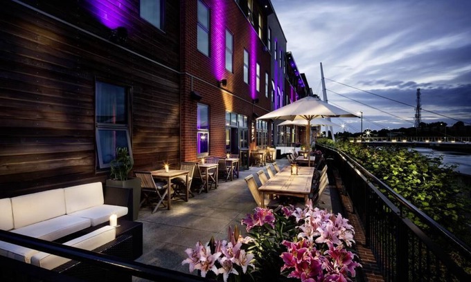 Ipswich Hotel | Discover pentahotel Ipswich: Oceanfront Comfort Awaits