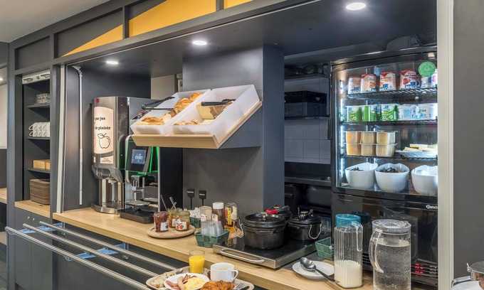 Change Hotel | Comfortable B&B HOTEL Laval Changé with Family-Friendly Amenities
