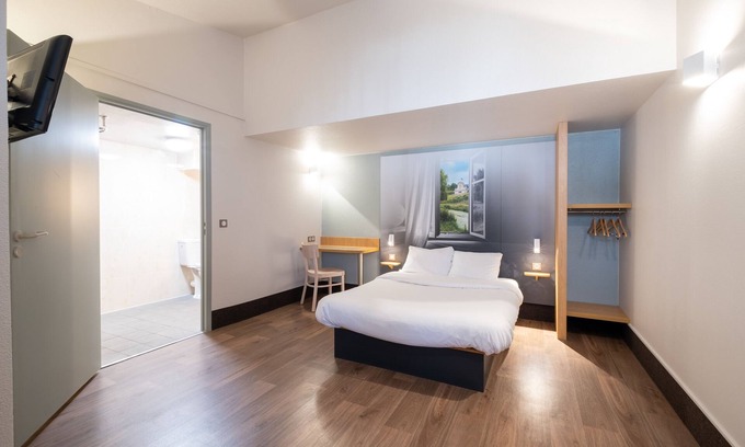 Seclin Hotel | Discover B&B HOTEL Lille Seclin Unexpo: Family-Friendly Comfort