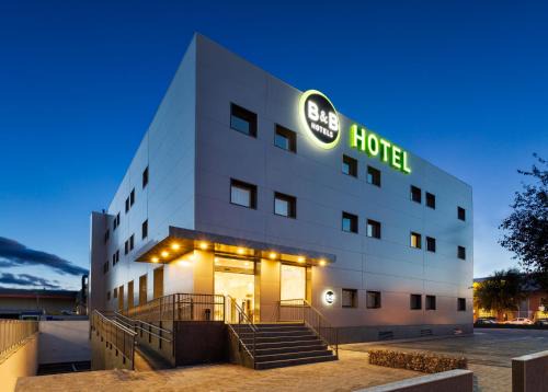Suroeste Hotel | Pet-Friendly B&B HOTEL Madrid Alcorcón with High Rating