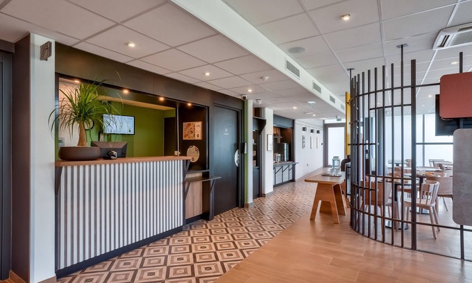 La Source Hotel | Budget-Friendly B&B HOTEL Paris Créteil with Breakfast & Accessibility