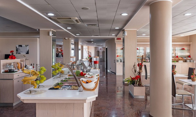 Settimo Torinese Hotel | Discover Record Hotel: Spa, Hot Tub & Family-Friendly Stay