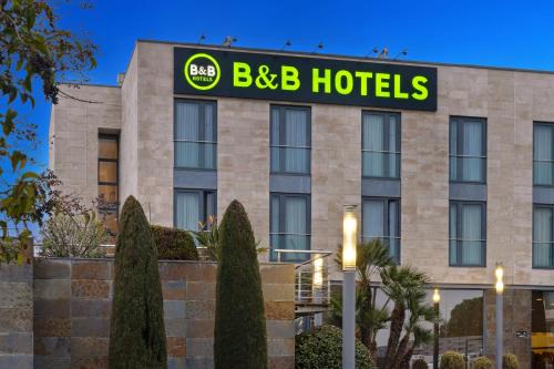 Valls Hotel | Pet-Friendly Hotel Class Valls with Oceanfront Pool & Spa