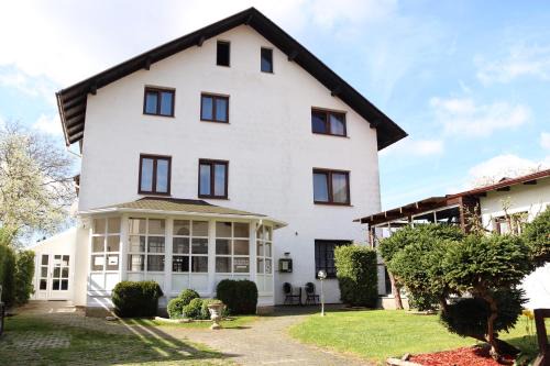 Marianske Lazne Bed & Breakfast | Pet-Friendly B&B Hotel Volčík - Family Welcoming Retreat