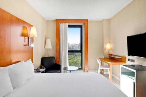 Oliver Hotel | Comfortable B&B HOTEL Zaragoza: Pet-Friendly & Accessible Stay