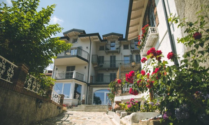 Brovello-Carpugnino Bed & Breakfast | Pet-Friendly Escape at B&B il Cappellaio di Erika
