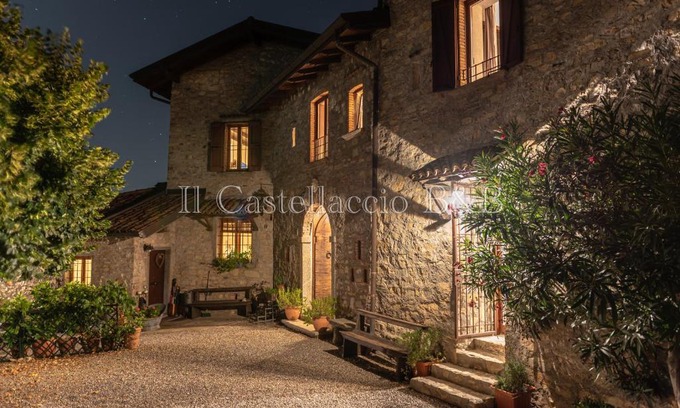Albavilla Bed & Breakfast | Top-Rated B&B Il Castellaccio with Restaurant & Family Fun