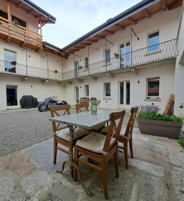 Soriso Bed & Breakfast | Top-Rated B&B Il Cortile: Family-Friendly Retreat