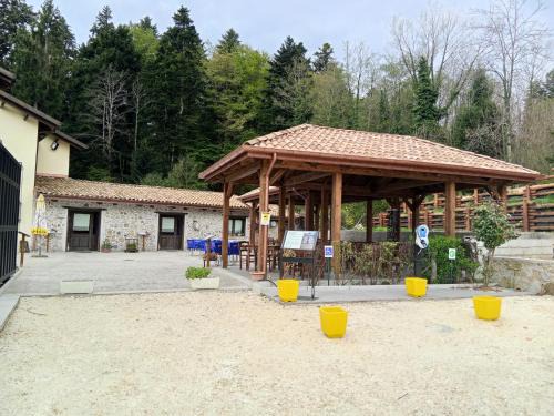 Serra San Bruno Bed & Breakfast | Welcoming B&B Il Laghetto with Breakfast and Dining Options