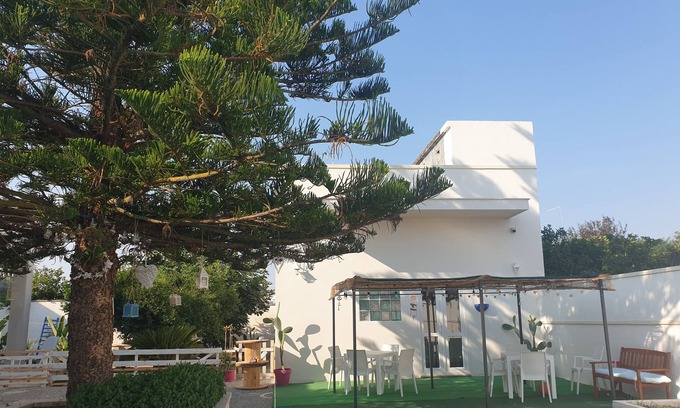 Lequile House | Exceptional B&B il Menhir: Family-Friendly with Dining