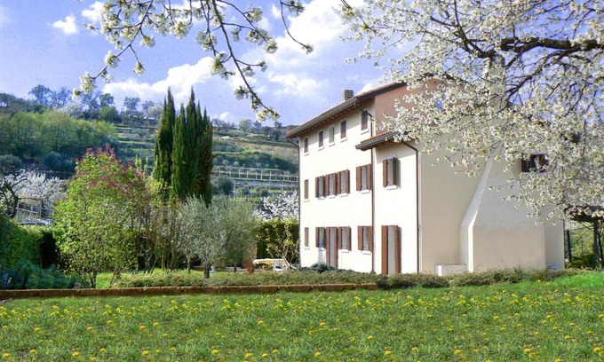 Negrar Bed & Breakfast | Experience Oceanfront Bliss at B&B Il Pettirosso
