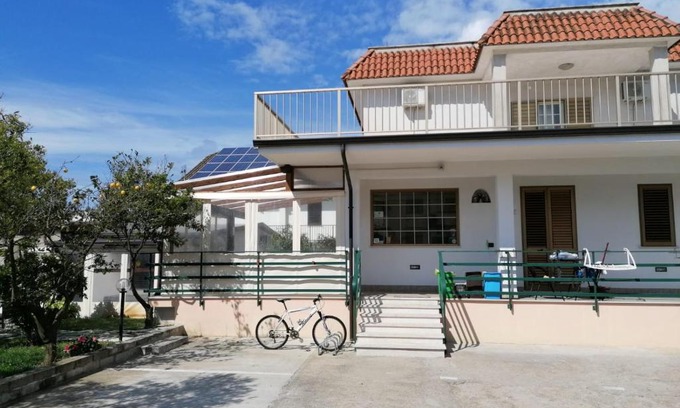 Gianola Bed & Breakfast | Beachfront B&B Il Tulipano: Family-Friendly with Ocean Views