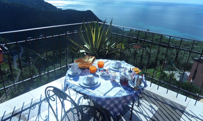 Volastra Bed & Breakfast | Seaside Retreat at B&B Il Vigneto in Cinque Terre