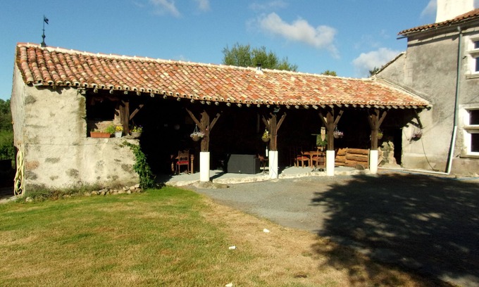 La Foret-sur-Sevre Bed & Breakfast | Inviting B&B in a Fortified Farm with Pool & Breakfast