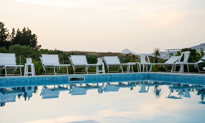 Buseto Palizzolo Bed & Breakfast | Relaxing B&B in Buseto Palizzolo with Pool & Spa Amenities