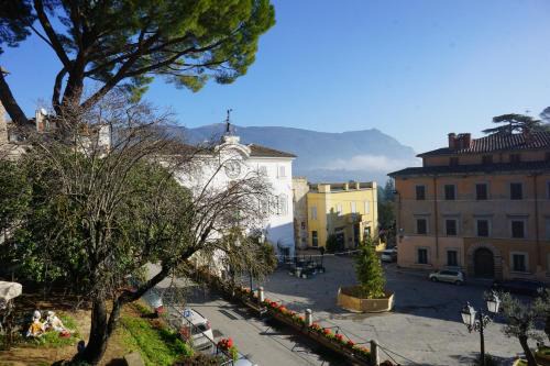San Gemini Apartment | Charming B&b In Piazza - Family-Friendly Stay in Umbria