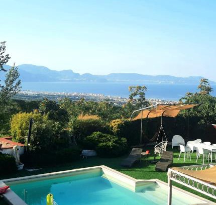 Ercolano Bed & Breakfast | Beautiful B&B Iolì Vesuvio with Oceanfront Pool Access
