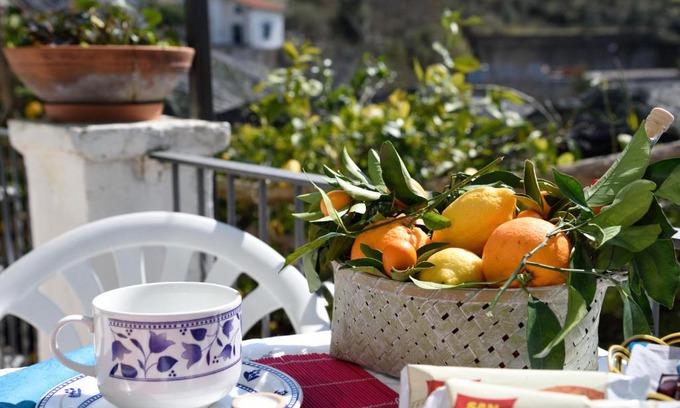 Conca dei Marini Bed & Breakfast | Cozy B&B Iris with Ocean View & Breakfast Included