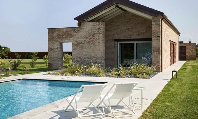 Sant'Angelo di Piove di Sacco Bed & Breakfast | Discover B&B BARCO41: Family-Friendly with Pool & Hot Tub